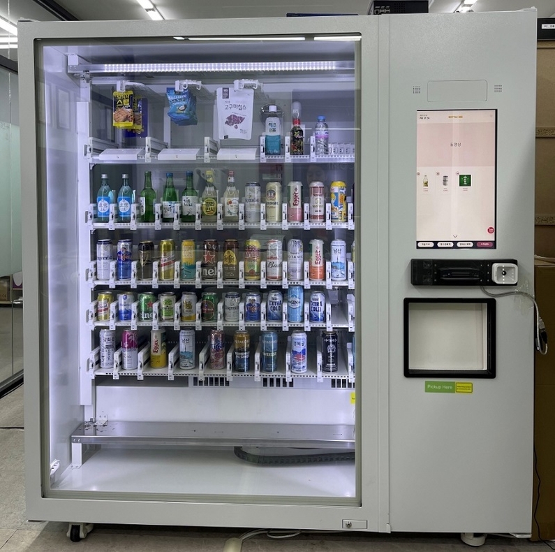 GS리테일이 운영하는 편의점 GS25가 규제 샌드박스 실증 특례 업체인 페이즈커뮤와 파트너십을 구축하고 업계 최초로 무인 주류자판기(이하 무인 자판기) 도입을 추진한다고 밝혔다. (사진: GS리테일)