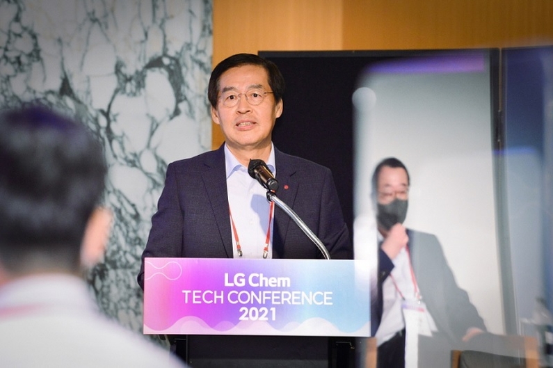 LG화학 신학철 부회장이 ESG 혁신 기술을 선도할 우수 R&D 인재 확보에 본격 나선다. (사진: LG화학)