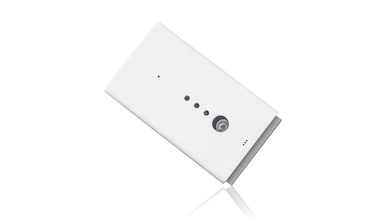 아데스코는 45x80x12.7(mm)의 폼팩터로 제공된다. 이 레퍼런스 디자인은 1,250mAh 배터리로 구동되며, 노르딕의 nRF9160 SiP의 저전력 성능으로 배터리 수명을 연장하도록 최적화돼 있다. nRF9160은 전류 소모를 낮게 유지하도록 PSM 및 eDRX 절전모드를 지원한다. 
