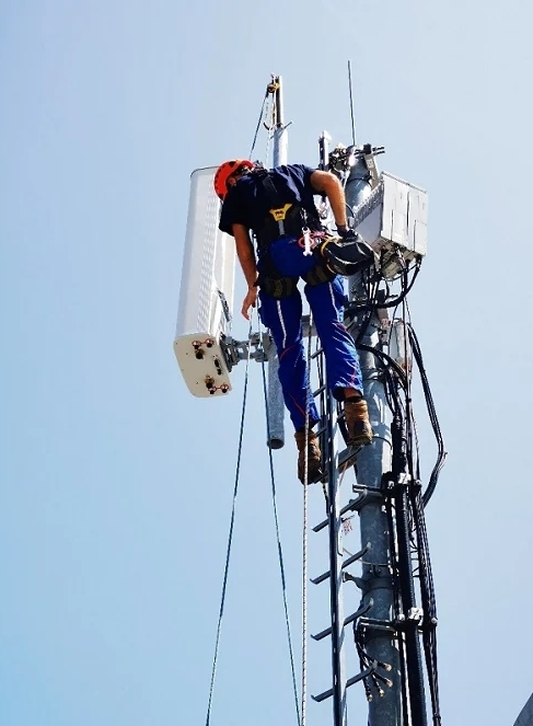선라이드 UPC는 화웨이의 블레이드AAU 프로 중계기 하나에서 2G, 3G, 4G 및 5G 서비스를 제공하고 있다. (출처 : 화웨이)