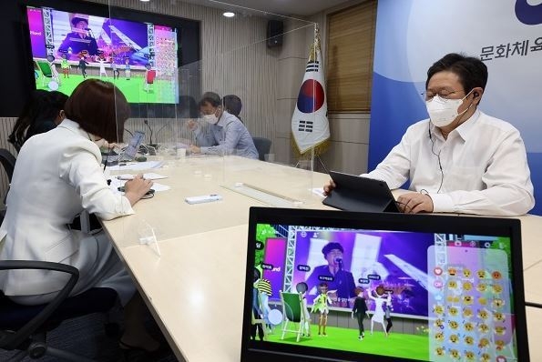 황희 문화체육관광부 장관이 지난 2일 확장가상세계(메타버스) 공간 이프랜드(ifland)에서 열린 청년이 바꿨지 - 문체부 캠페인 성과공유마당에 JazzyWolf라는 가상인물(아바타)로 참여해 청년들과 공연을 즐기고 소통했다. (출처: 문화체육관광부) 