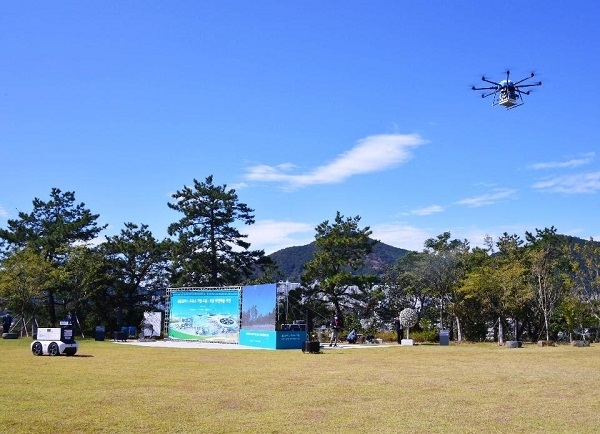 드론, 주행 로봇 등의 신기술을 볼 수 있는 '2021 무인이동체산업엑스포'가 26∼28일 서울 코엑스에서 열린다.