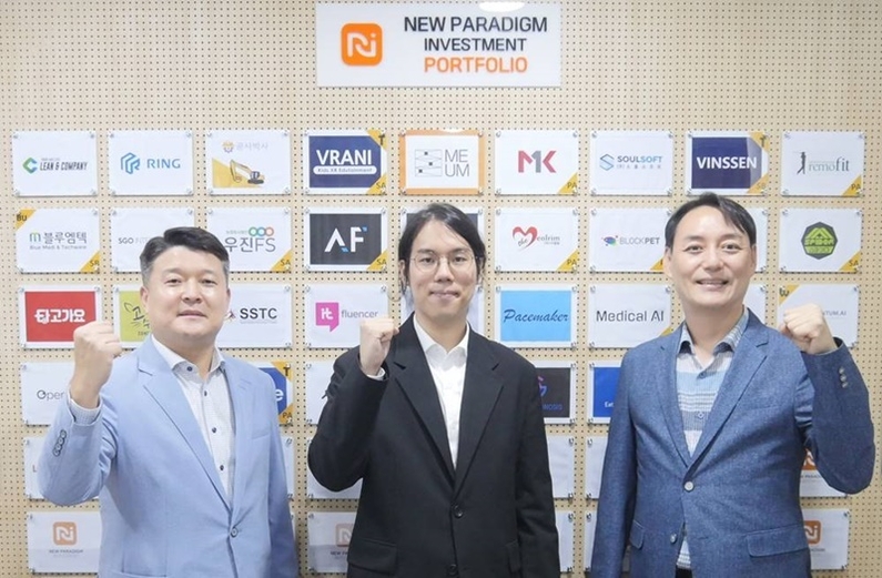 (왼쪽부터)뉴패러다임인베스트먼트 배상승 공동대표, 믐 김휘재 대표, 뉴패러다임인베스트먼트 박제현 공동대표. (출처 : 뉴패러다임인베스트먼트)