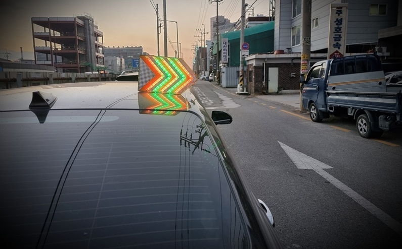 LED 안전 표지등 ‘로드불’ 장착 모습. (출처 : 한국자동차튜닝산업협회)