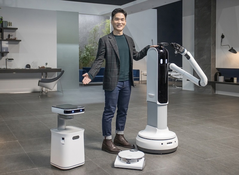 CES 2021 삼성 프레스콘퍼런스에서 '삼성봇™ 케어', '제트봇 AI', '삼성봇™ 핸디'를 소개하는 승현준 삼성리서치 소장. (출처: 삼성전자)