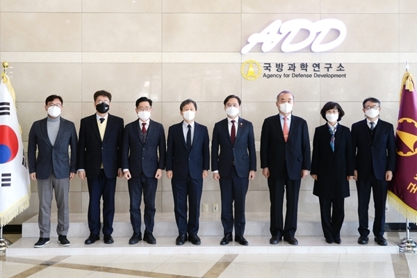산업통상자원부 박진규 1차관이 17일 국방의 첨단화·과학화의 산실인 국방과학연구소를 방문했다. (출처 : 산업통상자원부)