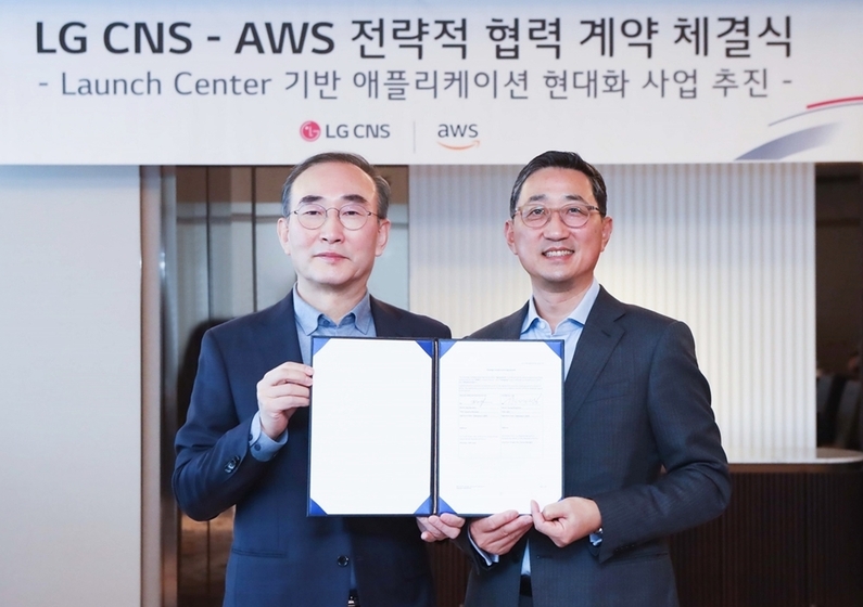 (왼쪽부터) LG CNS 대표이사 김영섭 사장, AWS코리아 함기호 대표