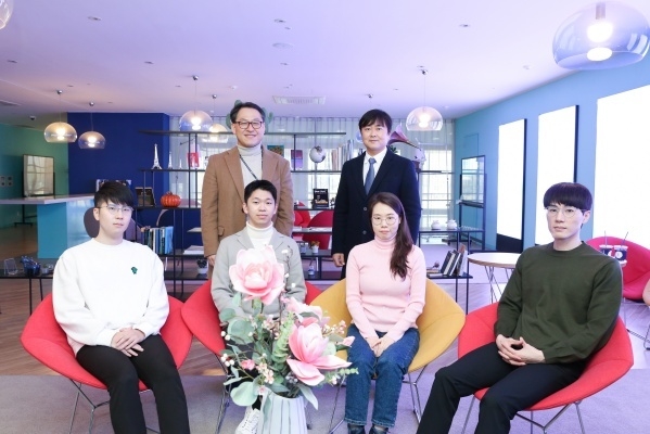(왼쪽 상단부터 시계방향) 권태혁, 권오훈 교수, 한현규 연구원, 김예진 박사, 노덕호 연구원, 박준혁 박사. (출처 : UNIST)