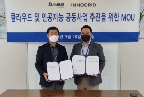 조광원 비투엔 대표(왼쪽)와 김명진 이노그리드 대표가 협약 체결 후 기념촬영을 하고 있다. (사진 제공: 비투엔)