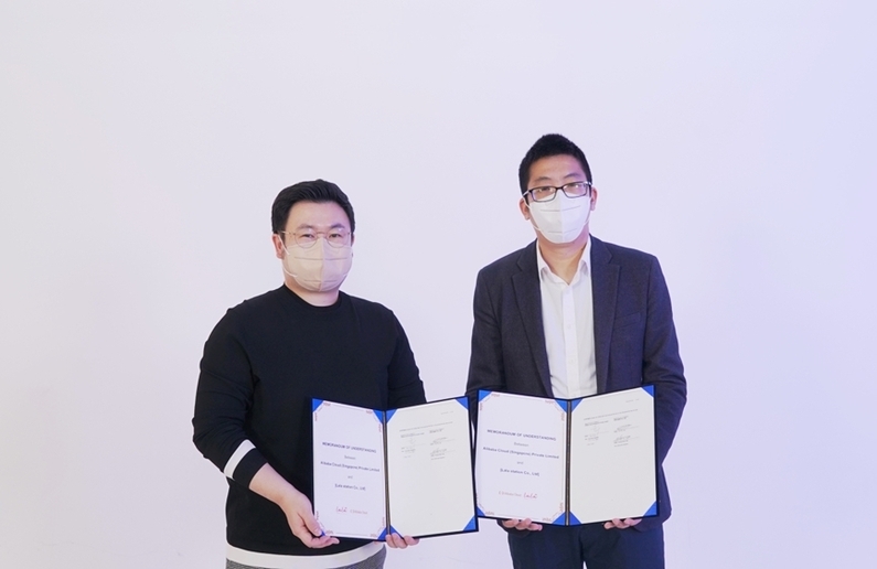 (왼쪽부터) 이철호 라라스테이션 대표, 스톤 니 알리바바 클라우드 한국 리드
