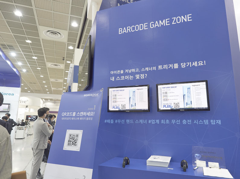 데이터로직 부스 입구의 무선핸드스캐너를 활용한 바코드 게임존 (사진 : 헬로티)