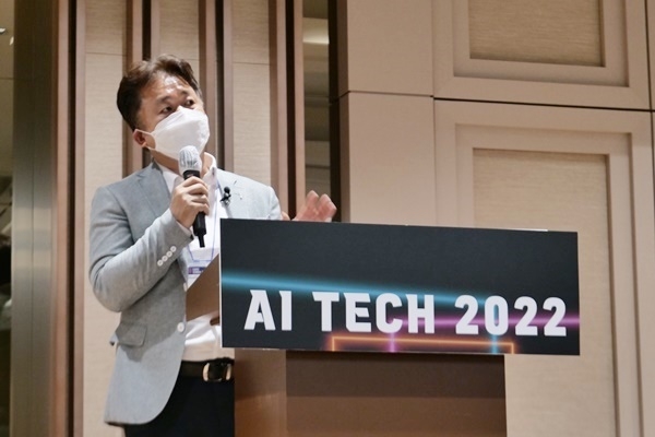 엘솔루 이상운 이사가 AI Tech 2022에서 발표하고 있다. (사진 : 헬로티)