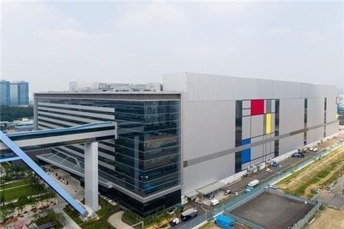 삼성전자 파운드리 생산라인 (출처: 삼성전자)