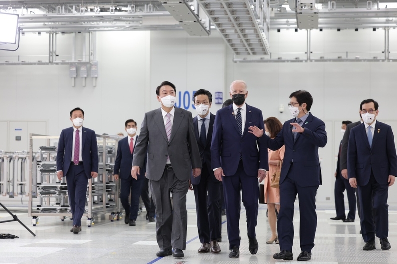  윤석열 대통령은 바이든 대통령과 함께 5월20일 경기도 평택시 소재의 삼성 반도체 평택캠퍼스에 방문했다. (출처 : 대통령실 공식 홈페이지)