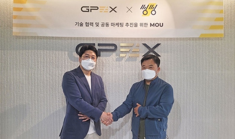 한국포인트거래소 김재학 대표이사(좌)와 피유엠피 김상훈 대표이사의 협약 사진 (제공: 지피커뮤니케이션즈)
