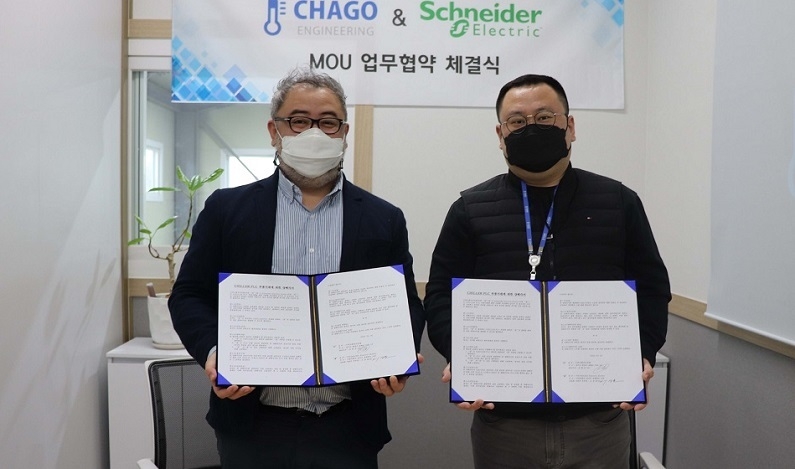 슈나이더 일렉트릭 코리아와 차고엔지니어링은 반도체 산업 분야 협력을 위한 양해각서를 체결했다. (왼쪽부터) 슈나이더 일렉트릭 코리아 자동화 사업부 서상훈 본부장과 차고엔지니어링 김형규 대표. (제공: 슈나이더 일렉트릭 코리아)