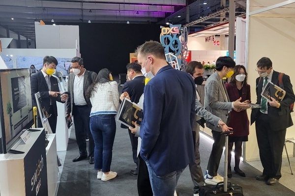  올 초 스페인 바르셀로나에서 개최된 MWC 22 전시회 센스톤 부스. (출처 : 센스톤)