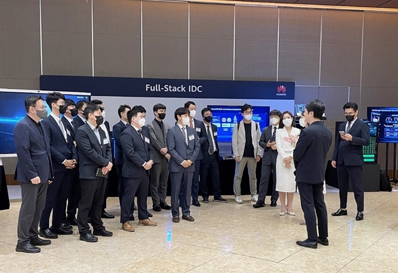 한국화웨이가 지난 16일 대전 ICC 호텔에서 ‘한국화웨이 엔터프라이즈 로드쇼’ 포럼을 성황리에 개최했다. 