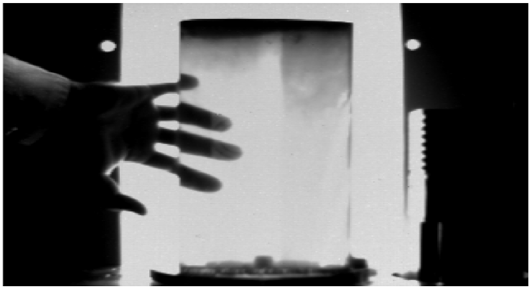 Silicon Block을 완벽하게 투과하는 SWIR (Short Wavelength IR<br>
이미지 출처: //www.xenics.com/short-wave-infrared-cameras-in-semiconductor-inspection-applications/