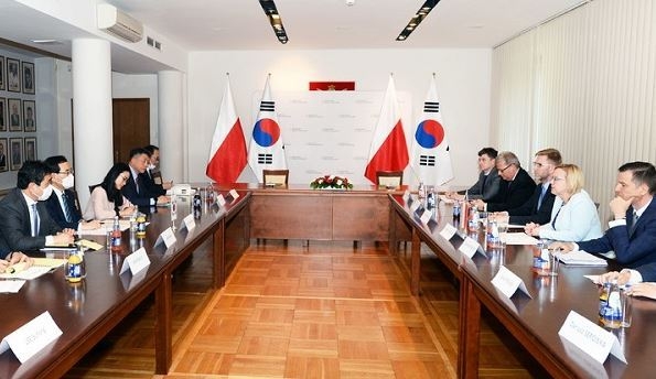 이창양 산업통상자원부 장관은 6월 30일(현지시간) 폴란드 바르샤바 기후환경부에서 안나 모스크바 장관과 면담했다. (출처:산업통상자원부) 