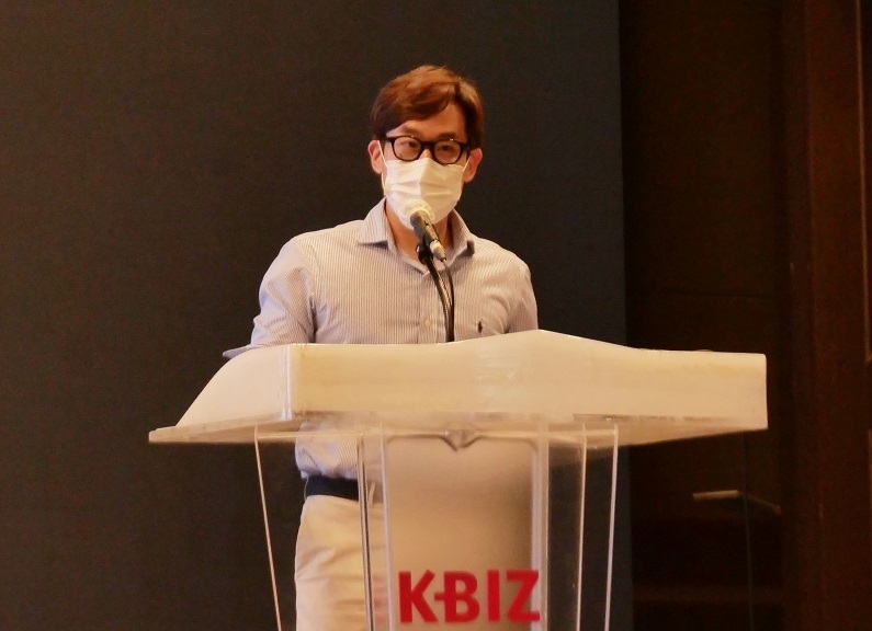 윤성호 대표는 “인공지능을 도입하고 운영하기 위해서는 시스템이 복잡해질 수밖에 없고 이러한 복잡함 때문에 인공지능을 잘 개발했더라도 운영 시스템까지 탑재하는 데는 많은 시간이 걸린다”며 “때문에 인공지능을 실험하고 개발하고 운영하는 전 과정을 체계화하는 MLOps가 주목을 받고 있다”고 말했다.