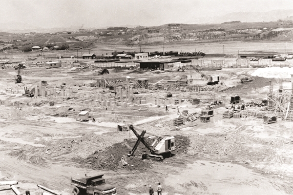 1963년 울산CLX 공장 건설 현장. (출처 : SK이노베이션)