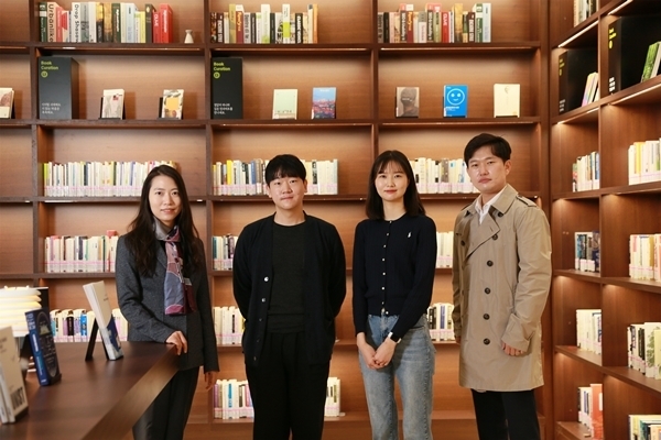 (왼쪽부터) UNIST 최문기 교수, UNIST 권종익 석박통합과정생, DGIST 박규리 석박통합과정생, DGIST 양지웅 교수.(출처 : UNIST) 