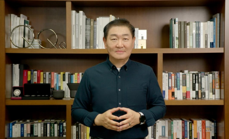 삼성전자 한종희 대표이사 부회장이 영상을 통해 개회사를 하고 있다. (출처 : 삼성전자)