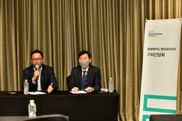 기자 간담회에 참석한 신장규, 유충근 상무 모습 (출처 : HPE)