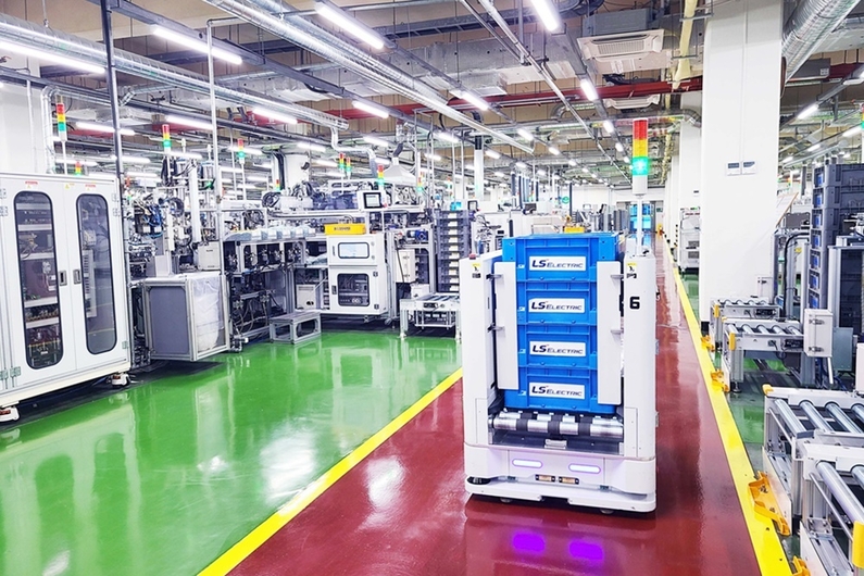 LS일렉트릭 청주스마트공장 무인운반차(AGV)