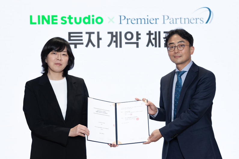 (왼쪽부터)이정원 라인스튜디오 대표, 김성은 프리미어파트너스 대표 (출처 : 라인)
