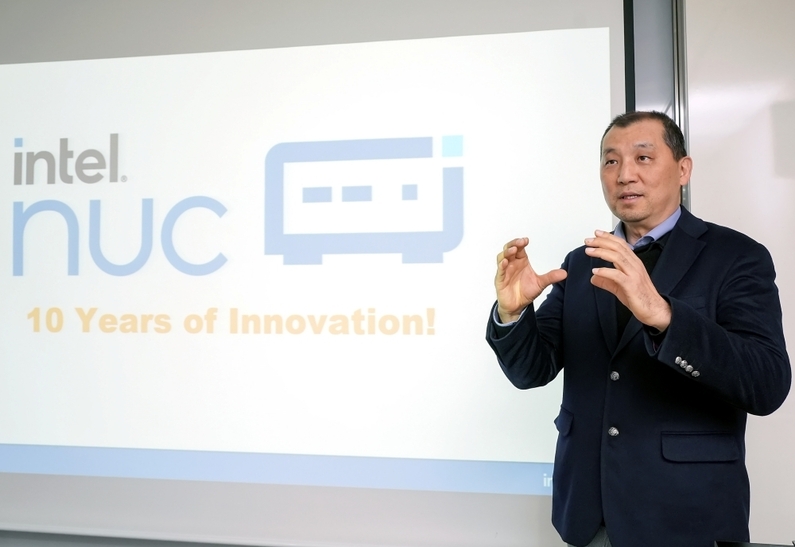 이주석 인텔코리아 부사장이 인텔 NUC 신제품 출시 및 NUC 기반 솔루션을 소개하고 있다. 