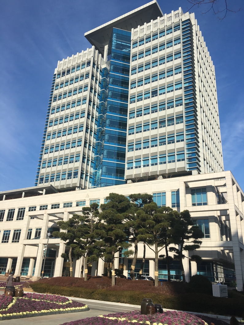울산시청. (출처 : 위키백과)