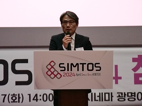 김경동 KOMMA 선임 본부장이 'SIMTOS 2024' 참가설명회에서 인사말을 하고 있다. (출처 : 헬로티)