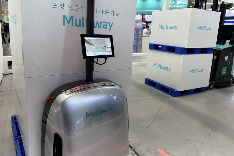 MULTIWAY에서 선보인 무인지게차