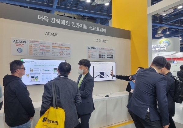 라온피플 관계자가 ADAMS를 소개하고 있다. (사진: 헬로티)