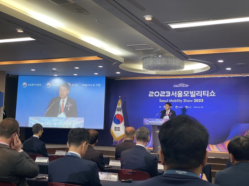 개막식에서 축사를 하고 있는 장영진 산업통상자원부 제1차관. (사진 : 헬로티)