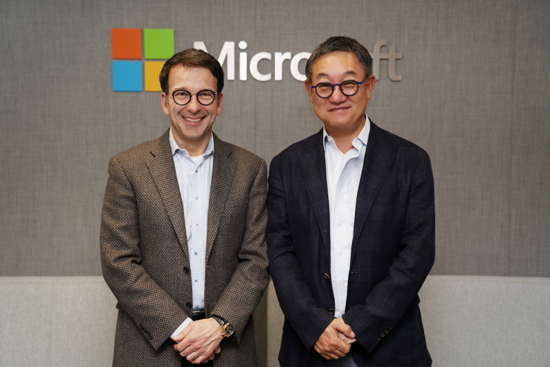 현신균 LG CNS 대표(오른쪽)와 저드슨 알소프 MS 수석 부사장 겸 CCO (출처 : LG CNS)