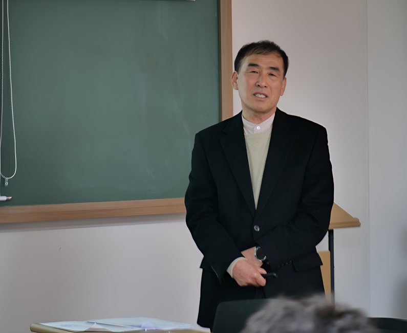 자문위원단 위원장을 맡은 김종태 교수