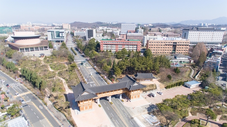 전북대학교 정문 일대 (출처 : 전북대학교)