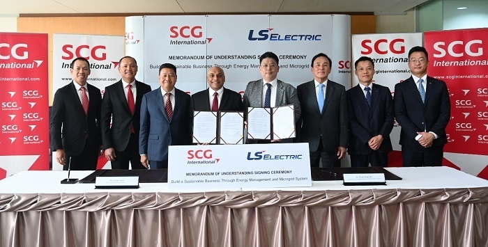 지난 10일, LS일렉트릭이 태국 SCG그룹과 동남아지역 마이크로그리드 사업 협력을 위한 MOU를 체결했다. 사진은 MOU 체결 후 양사 관계자들이 기념촬영을 하고 있는 모습. (제공: LS일렉트릭)