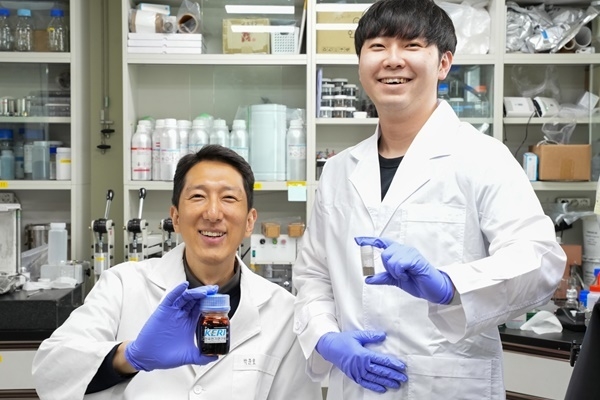 KERI 박준호 박사와 허영준 연구원. (출처 : 한국전기연구원)