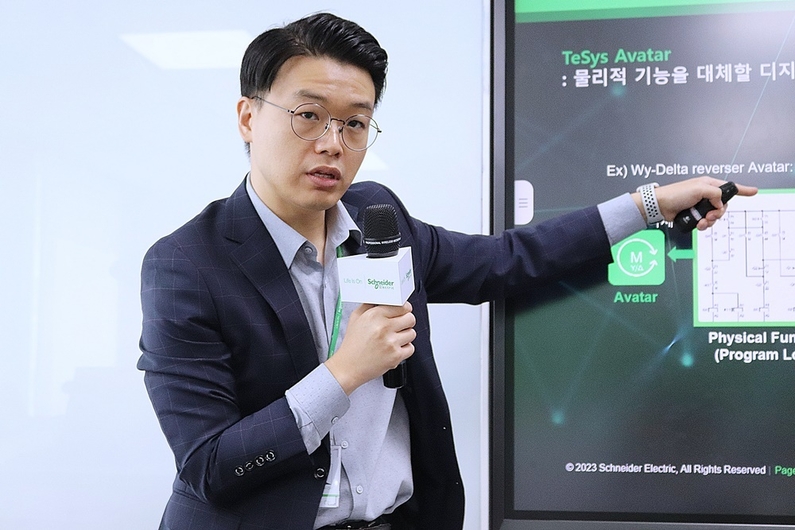 오정훈 매니저는 "버스커플러 및 모니터링 기능이 적용된 각종 모델을 조합하는 커스터마이징이 가능하다"고 설명했다. (출처 : 헬로티)