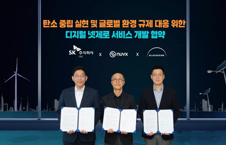 (왼쪽부터) SK(주) C&C 박준 Digital Tech. 센터장, 누빅스 전병기 대표, 글래스돔 함진기 법인장