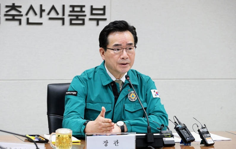  정황근 농림축산식품부 장관은 지난 17일(수) 구제역 방역대책 상황회의를 주재하고, 방역 추진상황을 점검했다. (출처 : 농림부)