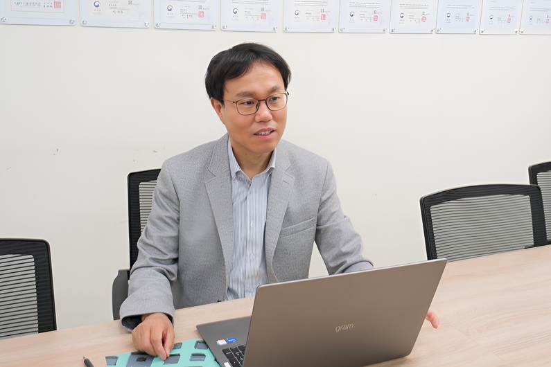 아이코어 박철우 대표는 머신비전 부품이 장비의 성능을 결정하는 핵심이라고 말한다. (사진: 헬로티)