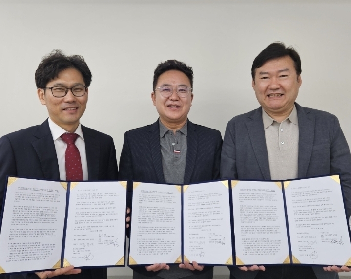 사진 왼쪽부터 ㈜대단 강건욱 대표, JWL 허진석 대표, ㈜와이와이소프트 양홍현 대표 