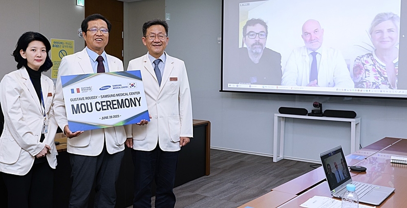삼성서울병원·귀스타브 루시 양 기관 관계자가 화상을 통해 업무협약을 맺은 모습 (출처 : 삼성서울병원)