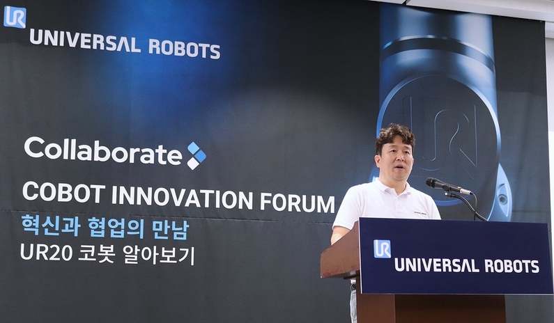 이내형 유니버설로봇 대표가 인사말 세션에서 발언하고 있다. (출처 : 헬로티)
