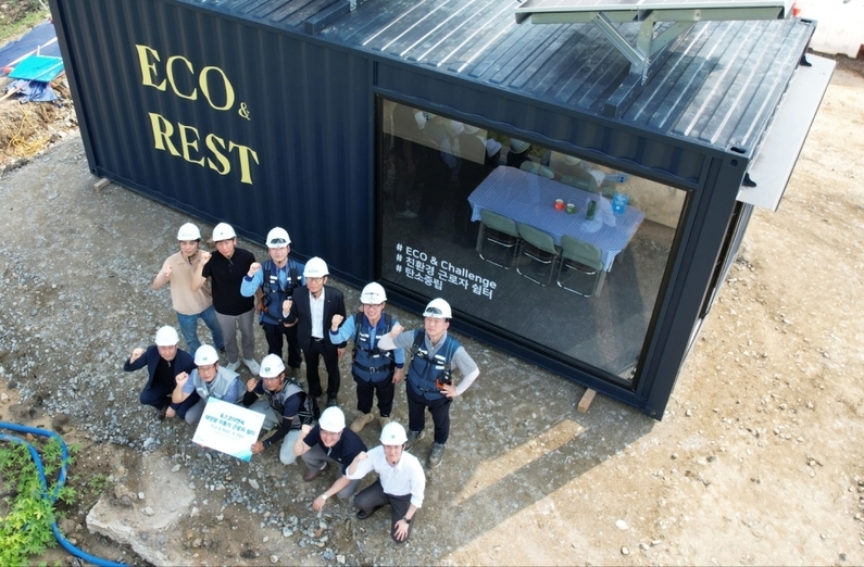 고양 풍동2지구 공사현장에 설치된 태양광 이동식 건설 근로자 쉼터 'ECO & REST'